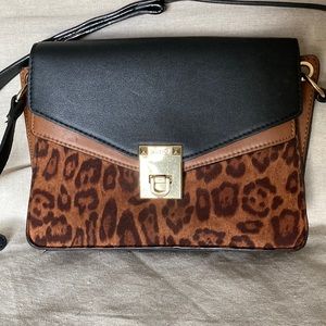 Chita print and black leather shouldercrossbody bag